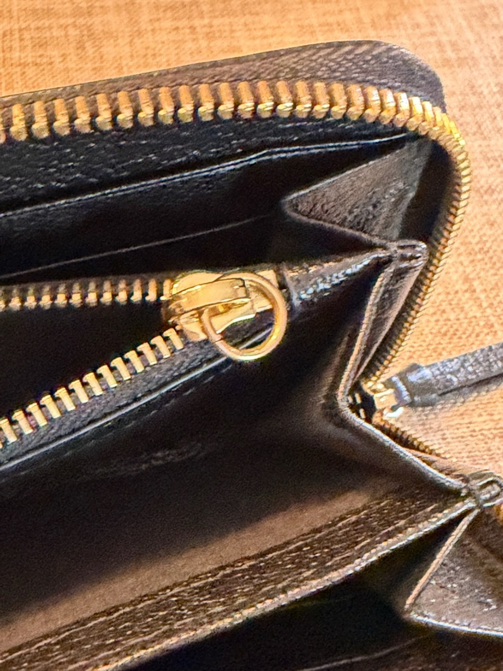 EUC Balenciaga Black Leather Zip Wallet with Gold Hardware - Picture 16 of 17